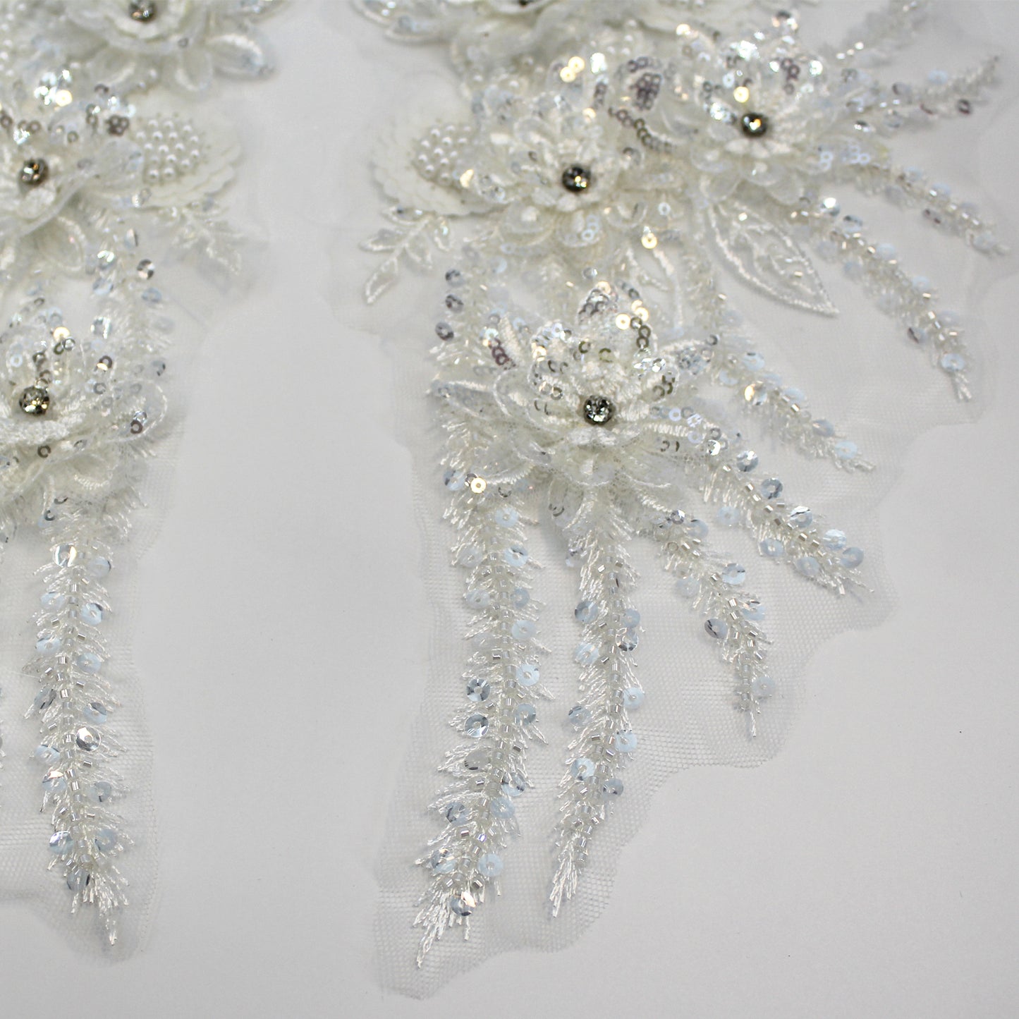 SUNMOVE One Pair 3D RhineStone Beaded Embroidery Sequin Lace Applique Mirror Sew On Flower Fabric Collar Patch Motif Wedding Gown Dress BridalDIY Crafts